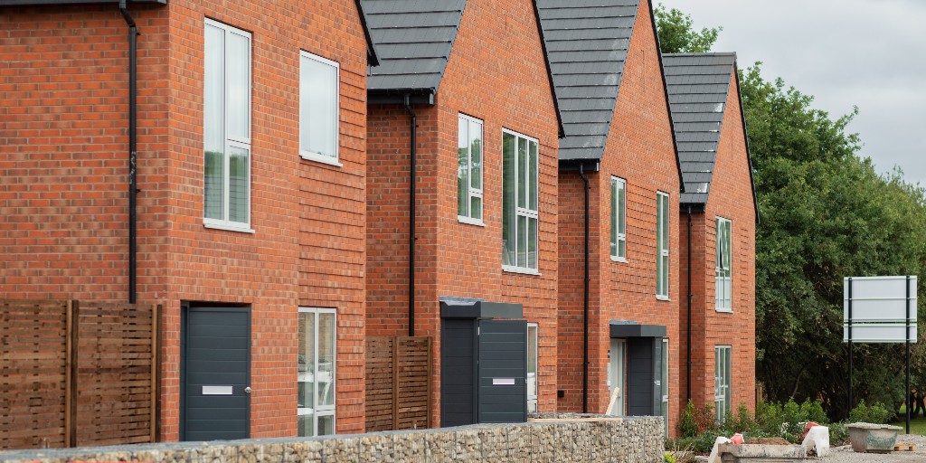 Introducing #Glisk - a new #sustainable <a href="/NorthstoneUK/">Northstone</a> community with homes available to rent from Letta - a partnership with <a href="/WeAreRedwing/">Redwing</a> &amp; <a href="/TheRegendaGroup/">The Regenda Group</a>. 🏘️

When complete, Glisk will boast 218 homes, set within extensive community #greenspaces.

🔗: peellandp.co.uk/news-and-views…