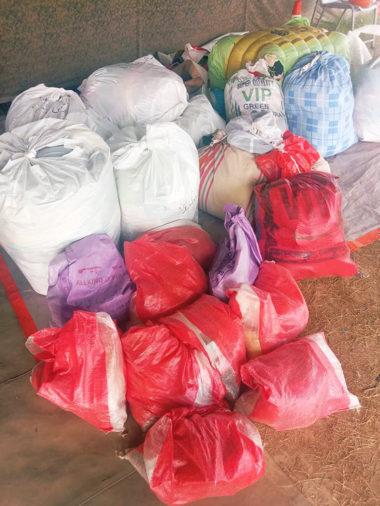 Degens4Humanity's tweet photo. Ration packs comprised of rice, sugar, flour, cooking oil, lentils and basic necessities such as sanitary pads, first aid medicine were donated by the donations we raised for the flood victims. 
#pakistanfloods2022 https://t.co/xGQRfhRP24