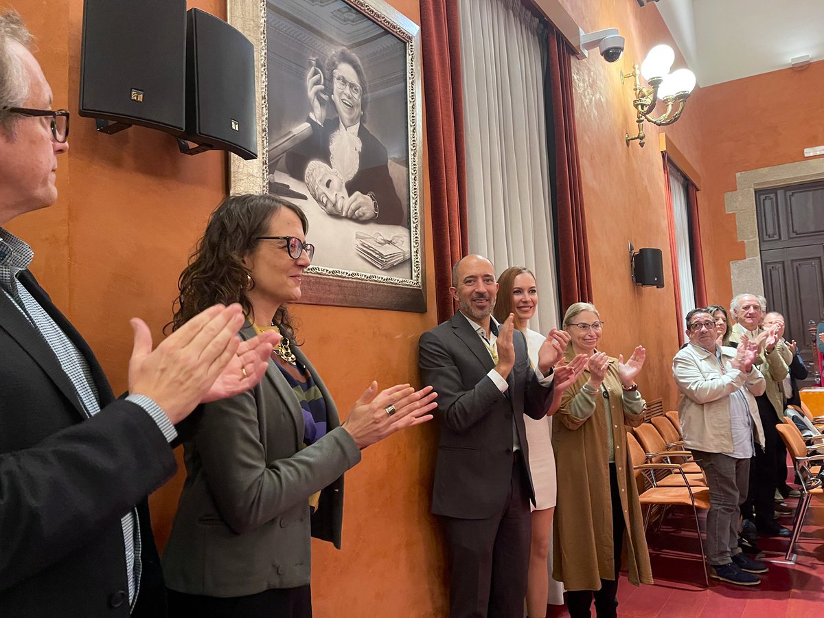 icdones's tweet photo. Maria Matilde Almendros ja té el seu retrat a la Galeria de Manresans i Manresanes il·lustres 

L’acte reconeix a l’actriu i locutora de ràdio manresana en la commemoració del #centenari del seu naixement  

#AnyMariaMatildeAlmendros https://t.co/S3U1Fx0IuO