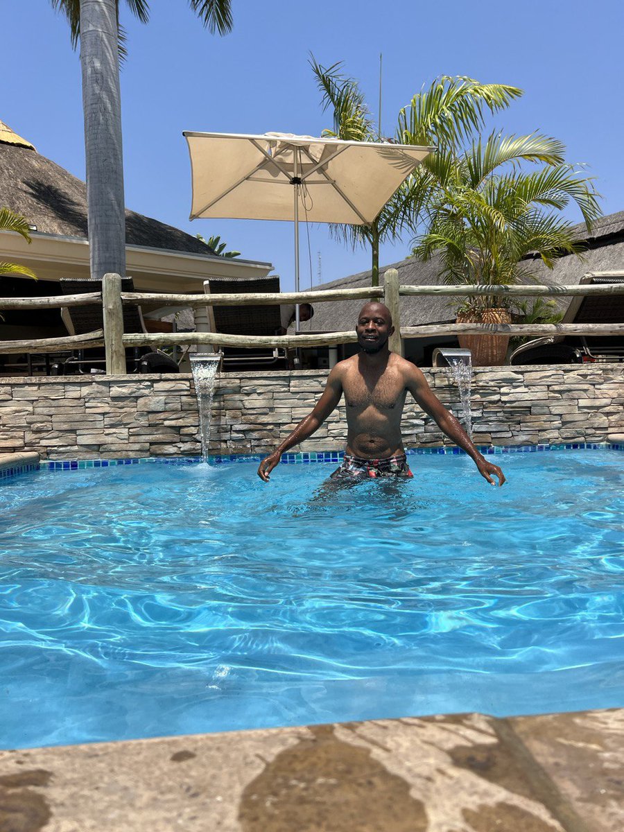 SUMMER ATTITUDE LOADING.... 🔥

#SummerTime #GoodVibes #VictoriaFalls