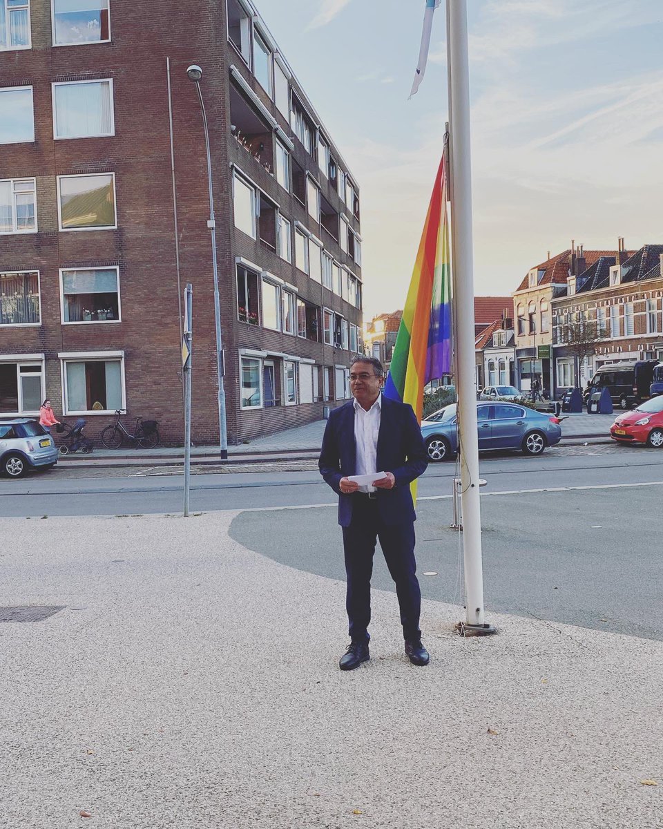 GLVlissingen's tweet photo. Gemeente Vlissingen heeft voor Coming Out Day de vlag gehesen! Iedereen verdient het om liefde volledig, gelijk en zonder schaamte te mogen ervaren. Heb jij tips over hoe wij onze gemeente nog inclusiever kunnen maken? Laat het ons weten! #ComingOutDay https://t.co/BchKRQHfbz