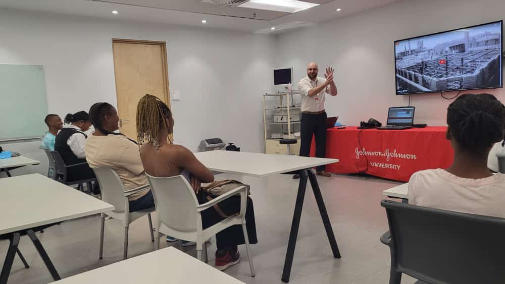 nkala_BA_MGI's tweet photo. Its about #IndustryVisit @JNJNews @edu_vos #SecondYears #BSc Biomedicine https://t.co/zKHdzpvPd7