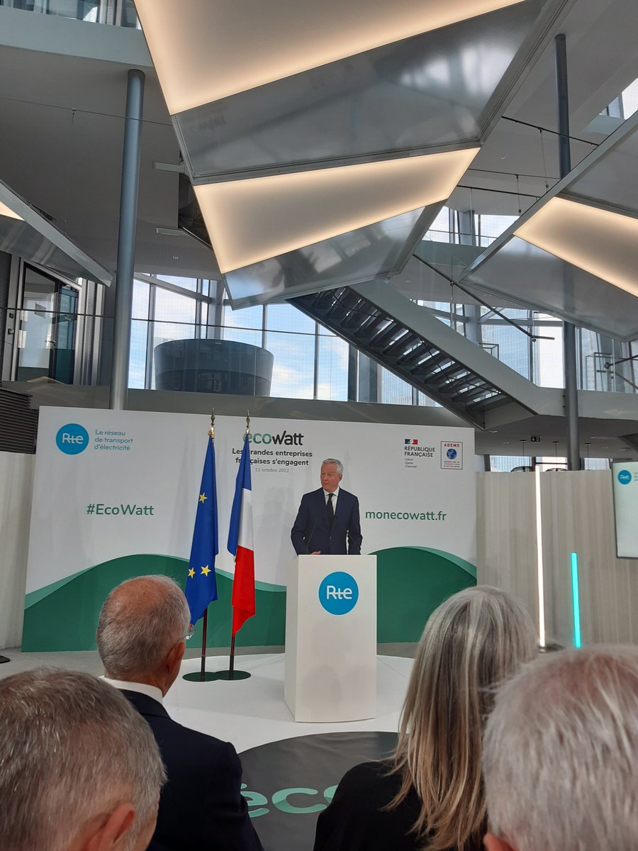La crise énergétique d'aujourd'hui va nous permettre de passer un cap vers un autre futur, avec des comportements énergétiques nouveaux : #EcoWatt va nous y aider. La sobriété est une stratégie pour le siècle, <a href="/BrunoLeMaire/">Bruno Le Maire</a>