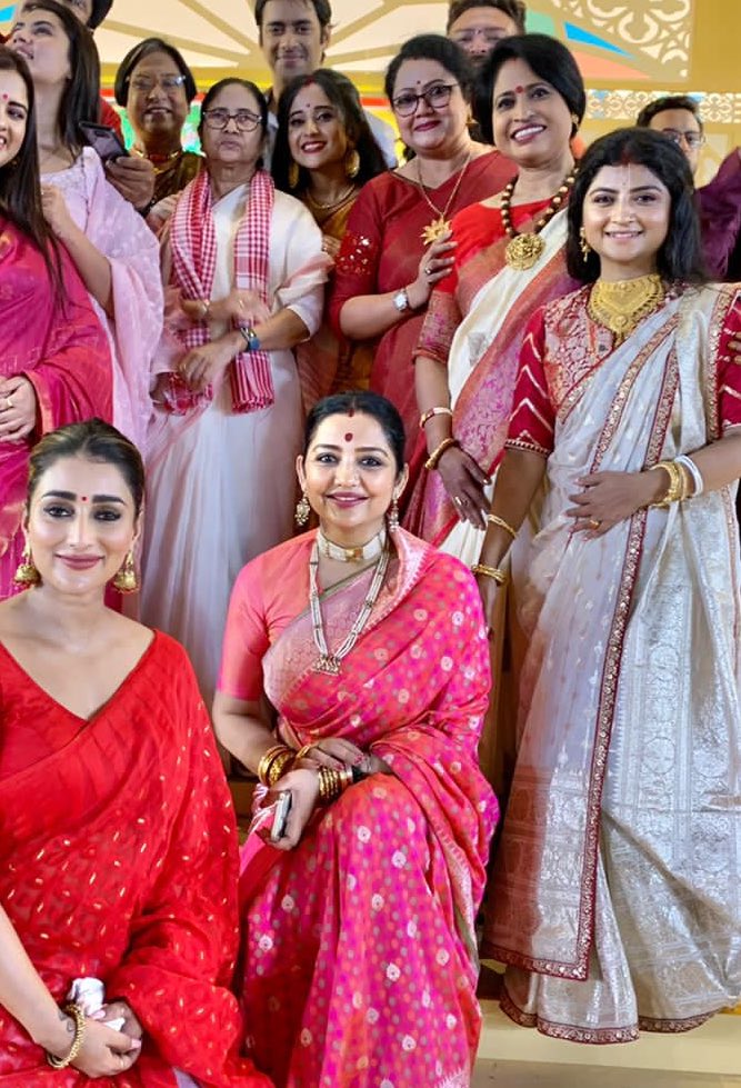TMC_Supporters's tweet photo. বাংলার নারী শক্তি
জয় মা দূর্গা ...
@MamataOfficial

#SubhoBijoya #TMCS 

@MaliahJune @aditi_munshi @sayantika12
@AITCofficial https://t.co/EVjm5iIUXM