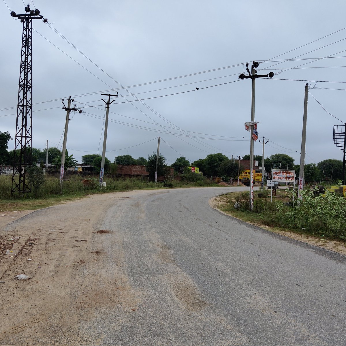 राजस्थान की बिजली कंपनियों बनी भ्रष्टाचार का अड्डा !
युवा बेरोजगार सरकारी नौकरी के लिए आंदोलन, गुहार कर रहे हैं।
वही डिस्कॉम के अफसर अपने खास पार्टनरो व नेताओं के छूटभैया चेलों को ठेकेदार बनाकर सिस्टम मेंटेनेंस के नाम पर करोडों रूपए की रेवड़ियां बांट रहे हैं
<a href="/BSBhatiInc/">Bhanwar Singh Bhati</a> <a href="/RajCMO/">CMO Rajasthan</a>