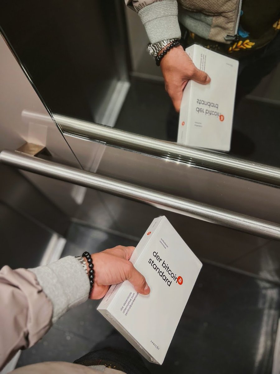 muraschal's tweet photo. That feeling when you know you're on the right mission. I increasingly gift a copy to people in whom I recognize a spark of hope⚡️...
#bitcoin #derbitcoinstandard #orangepill @aprycotmedia @saifedean https://t.co/Xe0zvJYpRS