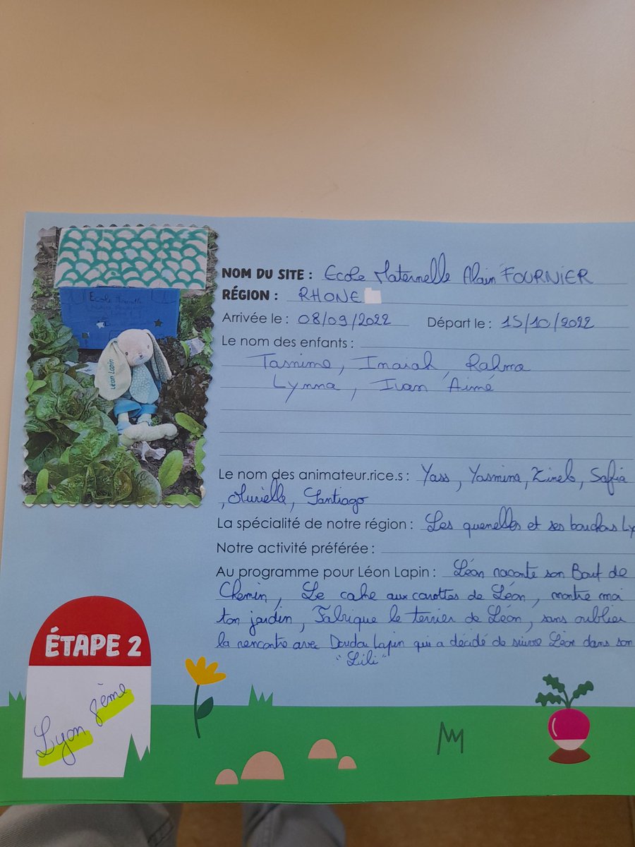 LeoLagrangeLyon's tweet photo. Léon Lapin réalise le parcours Chou Fleur et est venu rendre visite aux enfants de l'ALAE @LeoLagrangeLyon de l'école maternelle A. Fournier àLyon 8. L'occasion de partager le gâteau aux carottes avec les petits et de leur faire un câlin avant de se rendre en région Toulousaine. https://t.co/UvZ43ZOT96