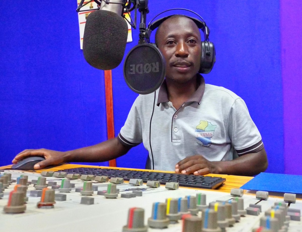 RadioPacisGulu's tweet photo. WACITU ANYIM |10AM-1PM
Nothing is impossible when you put your mind, heart, soul and sweat into it.
Join #UnclePeter as you get on with your work.
How is your area today?
SMS/WhatsApp: 0784275772
βοΈ0776342998/0754318744
#RadioPacisGuluAt10
#PeaceOfChristForAll https://t.co/k2sKAtel5f