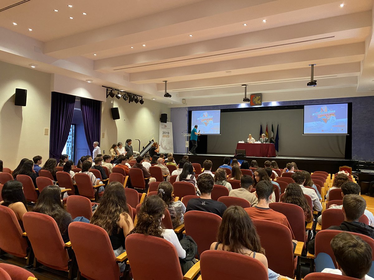 mgmmaths's tweet photo. Nuestro @IesTrassierra en el #ErasmusDays en @dipucordoba. Alumnado presentará y expondrá experiencias de sus diferentes movilidades y conexión en directo con alumnado que actualmente está en movilidad de larga duración @EuropeDirectCor @CRECEerasmus @MathsEverywher1 #ErasmusPlus https://t.co/jeMhEPQEiR