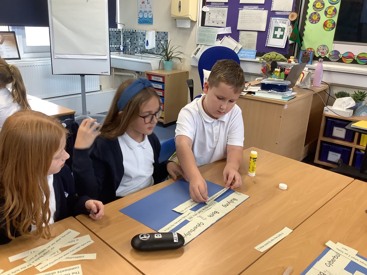 PenkethPrimary's tweet photo. In Computing Year Four have been learning about cyber bullying. We now know what it is, what it looks like, when it can happen and what we should do if we have any concerns about messages on line. #eaware https://t.co/fce88fZTzi