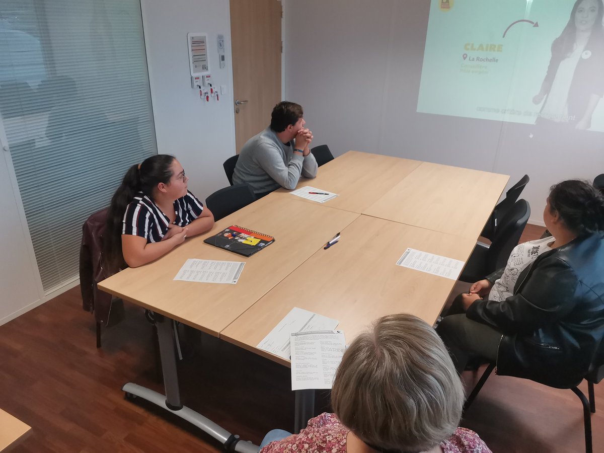 🚗🛴🛵➡️En route vers l'entreprise
C'est en cours à @pole_emploi #chatellerault. Partages d'expériences, astuces entre jeunes #cej #aij 😁 avec des conseillères Contrat engagement jeune et experte entreprise 👍🏻
#onestlapourvous