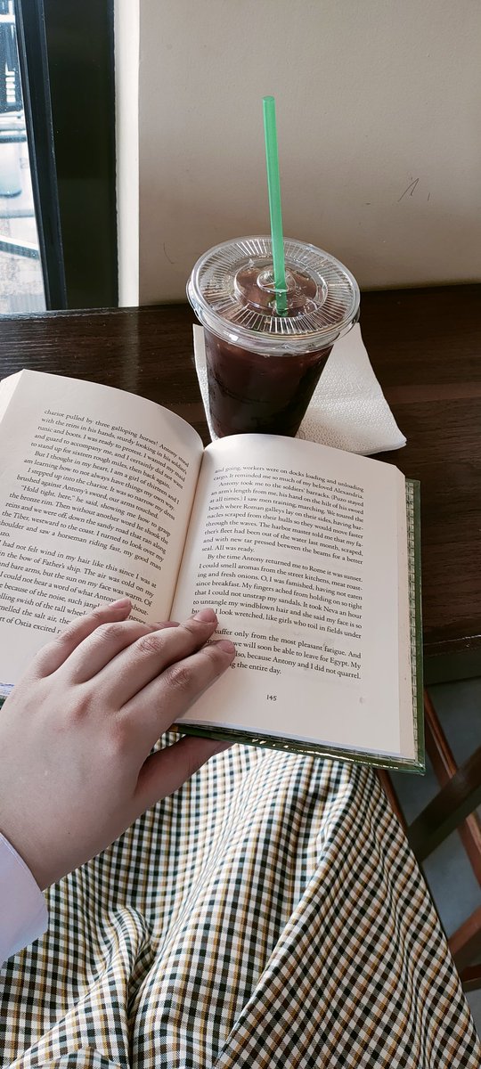 TheCurrerBell's tweet photo. I get off twitter most of the time because I'm a bit busy at work but here's a picture of me reading a children's book during my breaks. Will post a lot soon like I used to when work isn't hectic anymore. https://t.co/K69zY0OJ5M