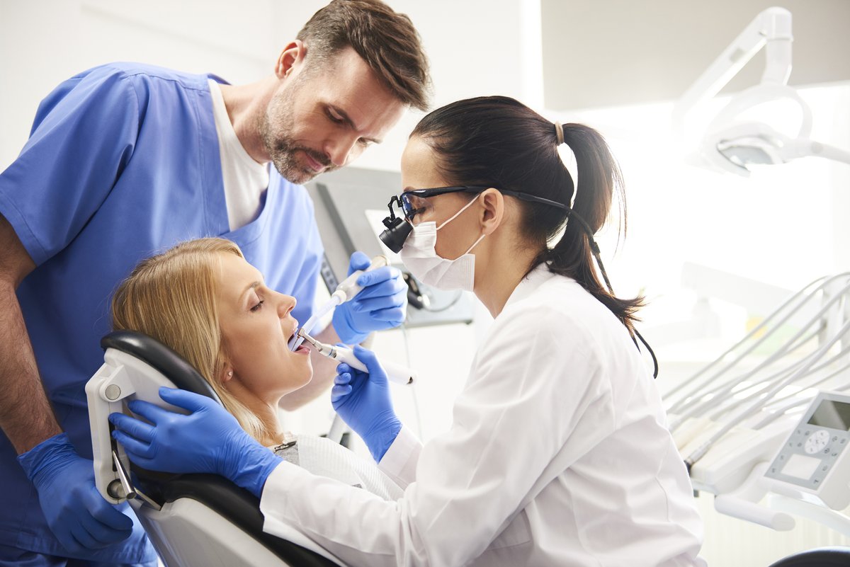 Qualud_Health's tweet photo. 🖊 Tenemos nuevo artículo en el Blog de Qualud 👉 "Dental Help: una plataforma de casos clínicos para odontología con la @UICbarcelona ".     🔗 ➔https://t.co/Q5uTsnHRlg     [...] https://t.co/aSHBpPTfHw