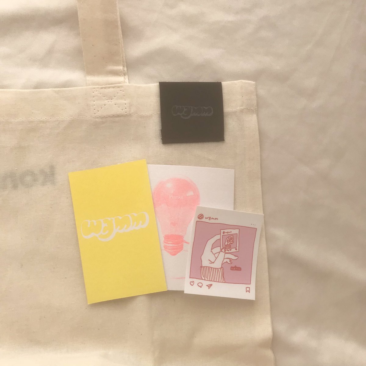 riiapple38's tweet photo. wgmmのkoneru tote 届いた〜！☁️
まあるいフォントもタグもかわいいくて嬉しい！ぬいつけても可愛い〜！💞
ありがとうございました☺️♡
@y_p_s_n  @_wgmm_ https://t.co/W3zZ3BVZeM