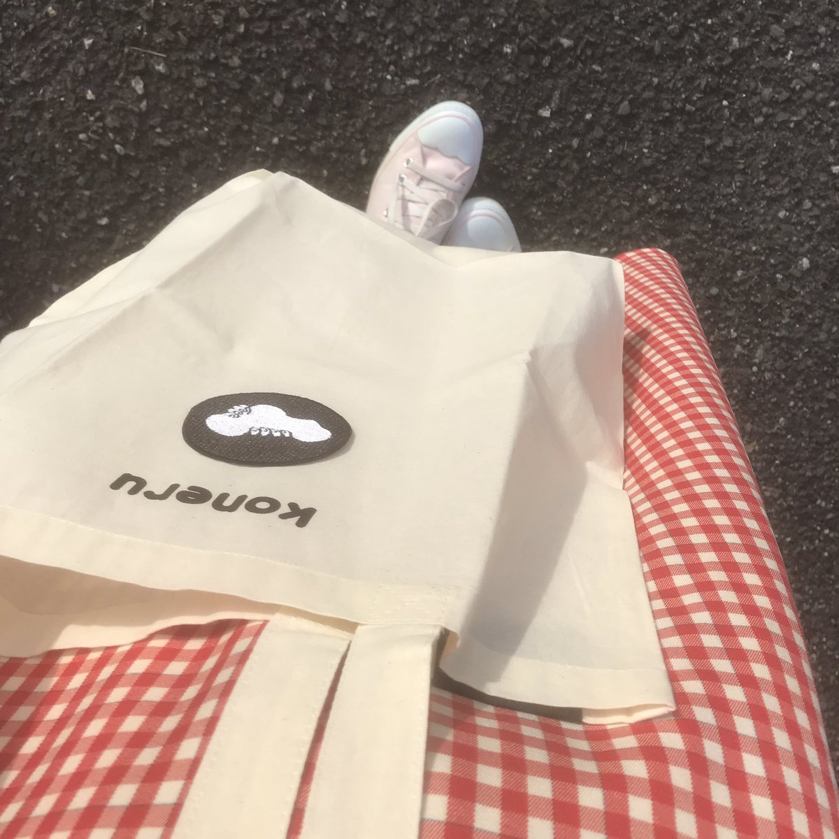 riiapple38's tweet photo. wgmmのkoneru tote 届いた〜！☁️
まあるいフォントもタグもかわいいくて嬉しい！ぬいつけても可愛い〜！💞
ありがとうございました☺️♡
@y_p_s_n  @_wgmm_ https://t.co/W3zZ3BVZeM