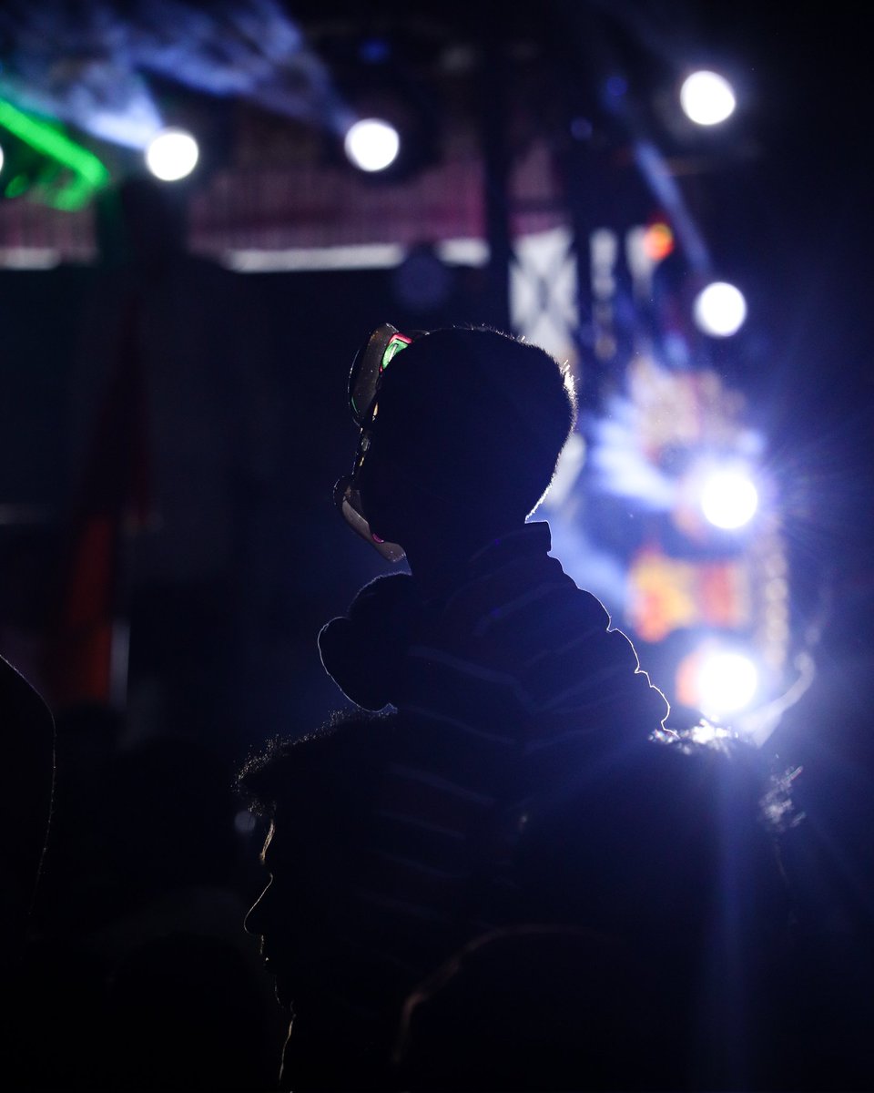 fotuwalababa's tweet photo. Game of light 🚨
.
.
Shot on @Canon_India 
.
.
.
#fotuwalababa #streetphotography #NFL #NFT https://t.co/3DwujTnsPl