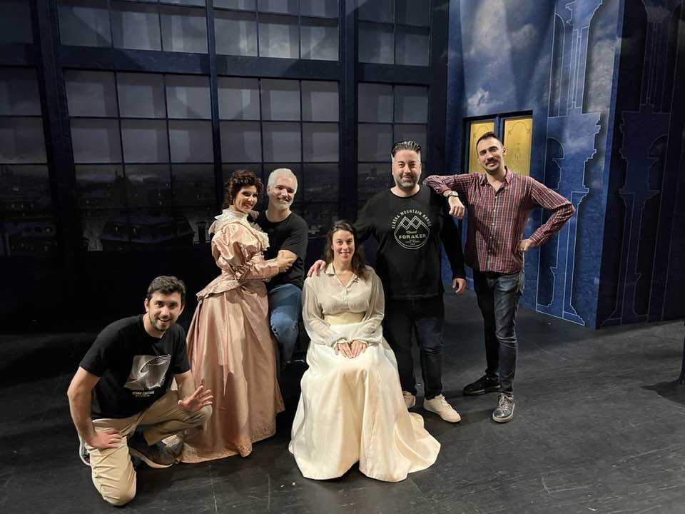 Opera_2001's tweet photo. 09.10.2022 - Gran éxito en el estreno de nuestra nueva producción de La Bohème. El público en pie agradeció el trabajo de los artistas. 👏 👏🥰 🎭 https://t.co/X58lIwO5S6