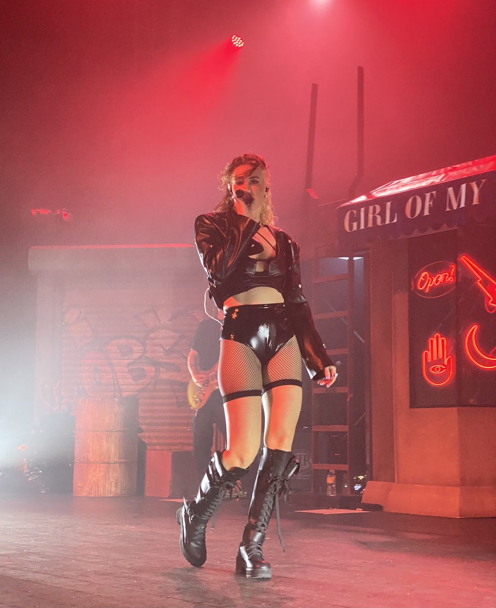 fletchbabyyy's tweet photo. when she walked out in THIS i- https://t.co/JZCIju7Emo