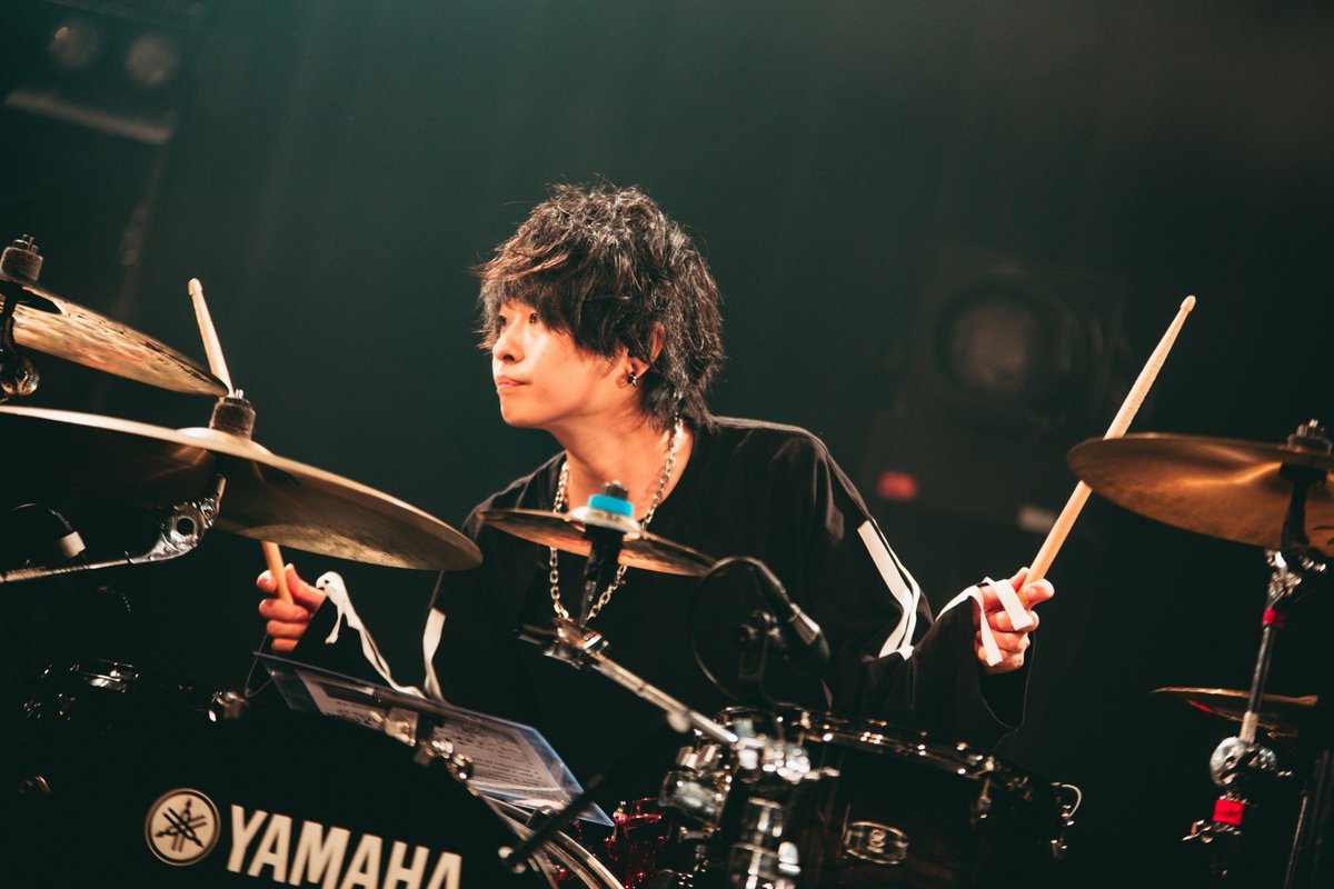 Daisuke_FABLED's tweet photo. DIE ON  ROCK 2022
ほんまにほんまに
ありがとうございました。

21:20から出番あるのに
それを忘れて色んなとこ
見に行きまくって、
クタクタなりました。

1日通して素晴らしすぎました。
こんなバンドでドラム叩いてる事、
誇りに思います。
本当にありがとうございました！

#ダイオンロック https://t.co/DVzCRarXgy