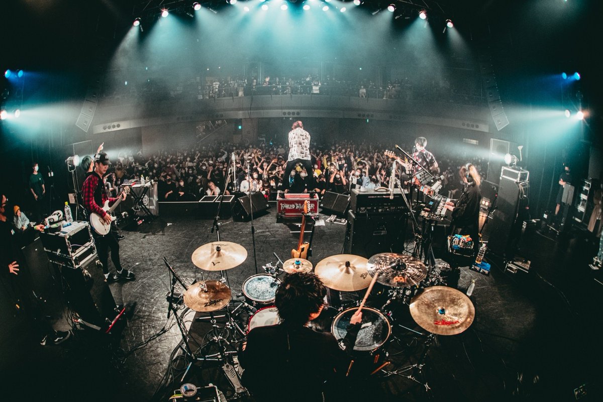 Daisuke_FABLED's tweet photo. DIE ON  ROCK 2022
ほんまにほんまに
ありがとうございました。

21:20から出番あるのに
それを忘れて色んなとこ
見に行きまくって、
クタクタなりました。

1日通して素晴らしすぎました。
こんなバンドでドラム叩いてる事、
誇りに思います。
本当にありがとうございました！

#ダイオンロック https://t.co/DVzCRarXgy
