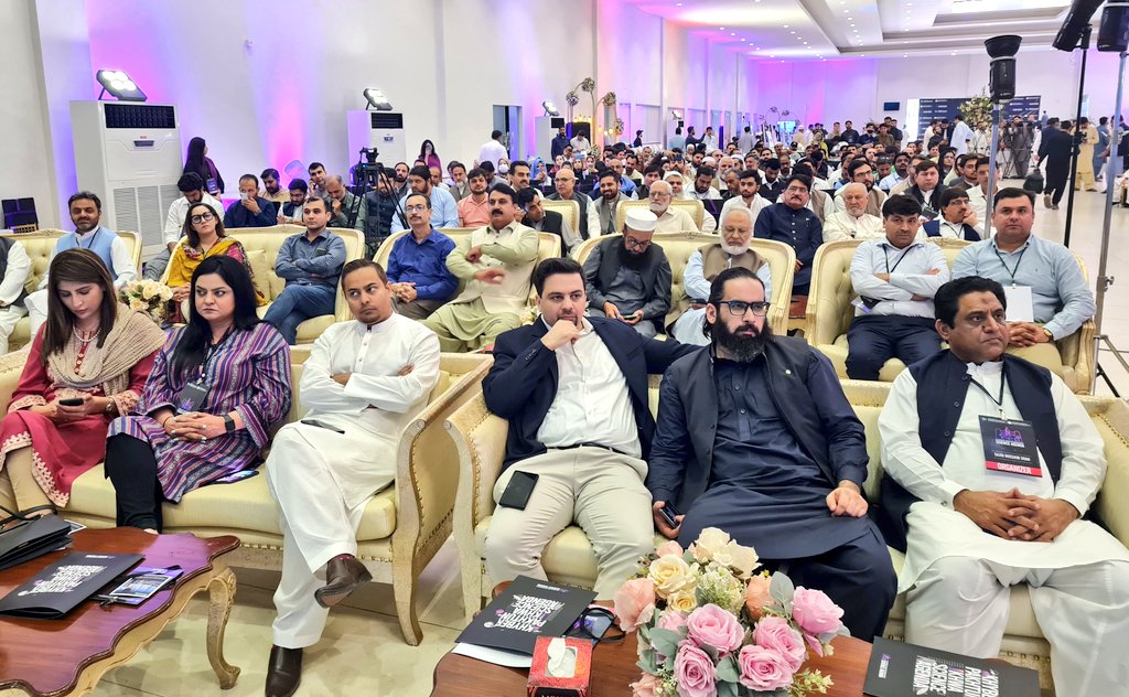 Minister for <a href="/STITKPGovt/">ST&IT Department, Govt of KP</a>, Mr. @AtifKhanPTI launched the #KPScienceAgenda and says it is critically important to create the link between scientists &amp; entrepreneurs to utilize 8 natural resources while harnessing the power of science &amp; technology for the benefit of the province.