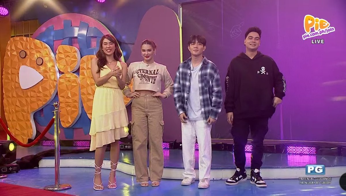 reinsilverio_26's tweet photo. kumpleto na ang EARSM 🤍💗 happy tuesday everyone!

ate @SamBer_Official | @erisaragoza | @ralphhmalibunas | @anjisalvacion |  @iampieofficial 

#Piegalingan #PieChannel #EONextLevel #Extraordinaryo #SamanthaBernardo #SamBer #SamLy #RalphMalibunas https://t.co/pEahVta0vA