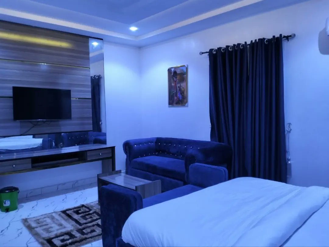 bakerind_'s tweet photo. You can also send us an email at: contact@bakerversesuites.com

Interested in a 3D virtual tour of @bakerversesuites? Visit the link in our bio.

#benincity #hotelsinbenin #hotelsinbeninnigeria #hotelsinedostate #hotelsandresorts #hotelsarounduniben #hotelsnearme #benincity https://t.co/5xOxAchUM1