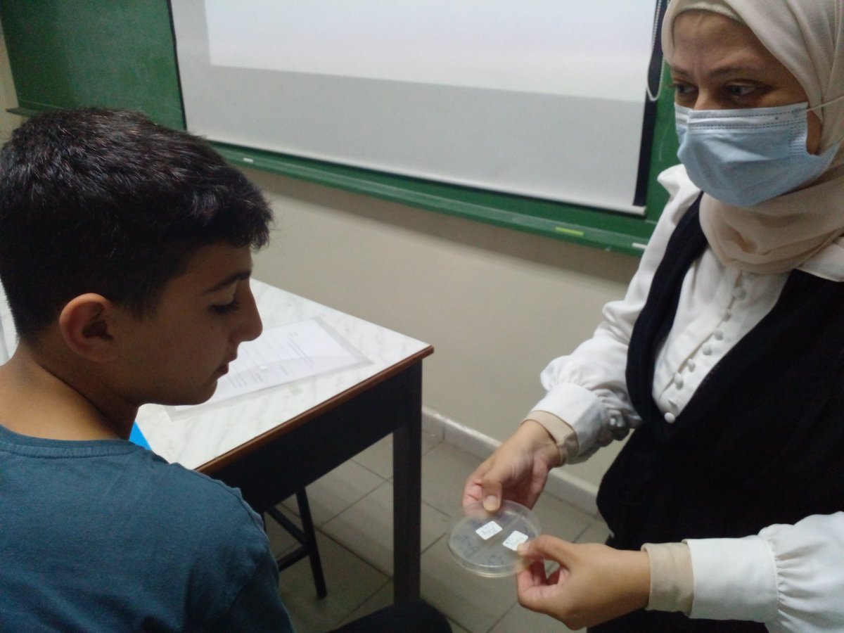 TahaniDandashli's tweet photo. Preparing and using Agar product to identify microbes developing visibles stains after growing!
Grade 8
#Immunology 
#lab_work
@MakassedSaida @manar_kanawaty https://t.co/2k6IluQmKJ