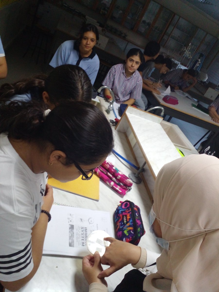 TahaniDandashli's tweet photo. Preparing and using Agar product to identify microbes developing visibles stains after growing!
Grade 8
#Immunology 
#lab_work
@MakassedSaida @manar_kanawaty https://t.co/2k6IluQmKJ