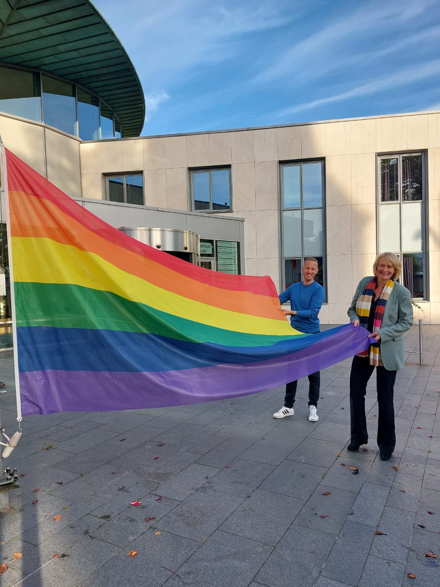 (1/2). Het is vandaag Coming-Outdag. Wij vieren dat iedereen mag zijn wie die is en wie die wil zijn, ongeacht seksuele oriëntatie en/of genderidentiteit. De gemeente wil een veilige plek zijn voor de LHBTIQ+ gemeenschap.