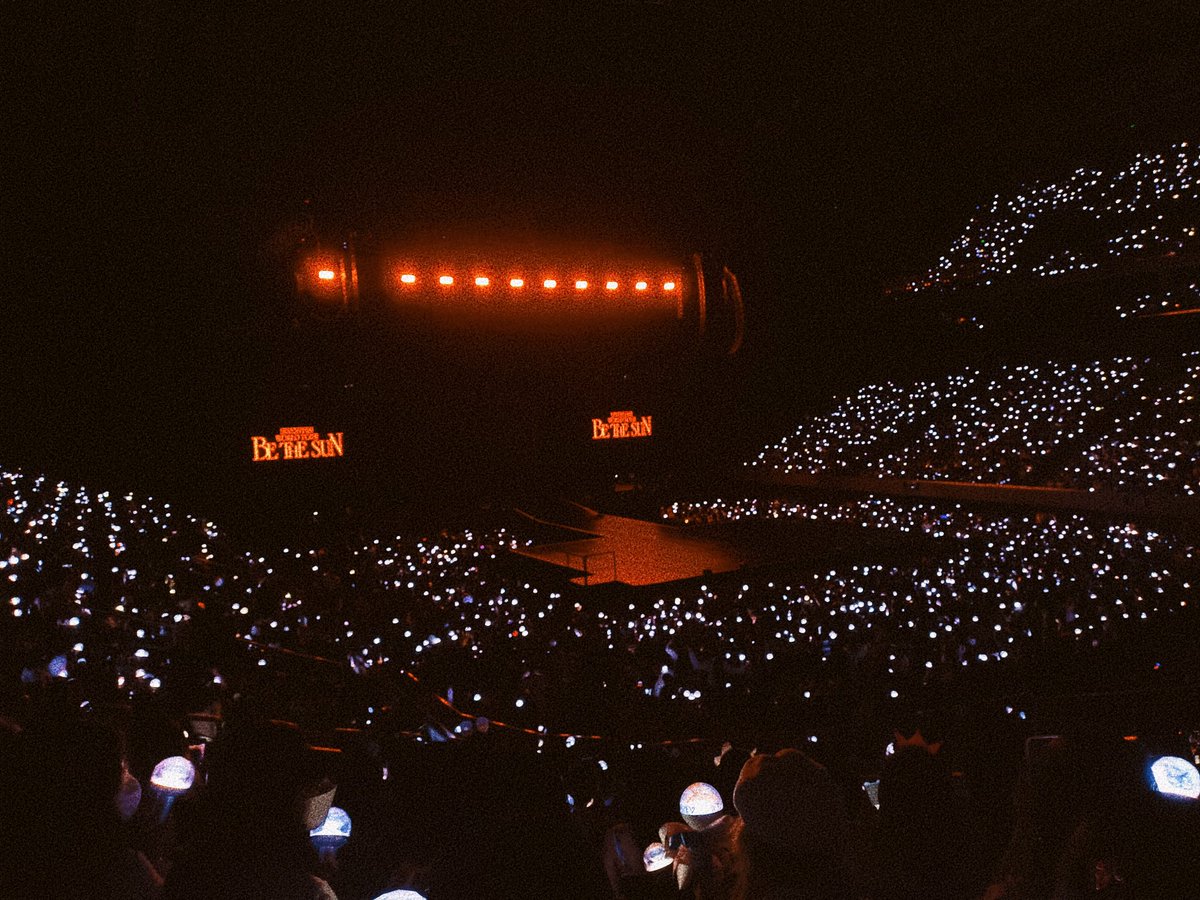 _fantaji09's tweet photo. Being part of this ocean is a flex. thank you so much @pledis_17 #BeTSinMANILADay2 #BeTSMNL #SEVENTEENinMANILA #SEVENTEEN https://t.co/WIJNzXXXNf