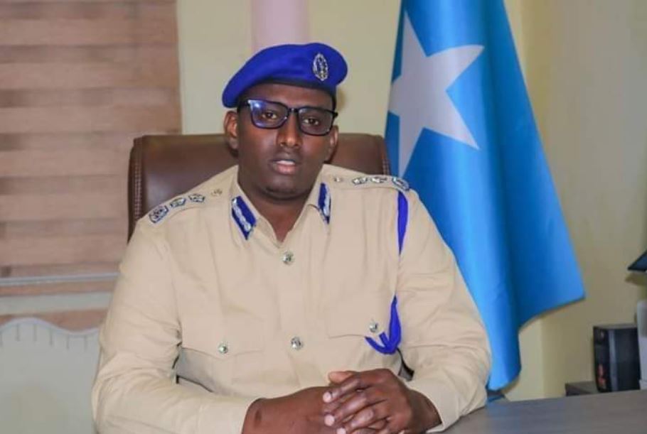 AhmedMaxamed_'s tweet photo. Congratulations lieutenant colonel Mahdi Omar Mumin for your appointment as the new #Mogadishu police chief to replace Farhan Mohamud Qorale who was killed in an Alshabaab roadside explosion in Balad two weeks ago. https://t.co/r9LKlgaBuu