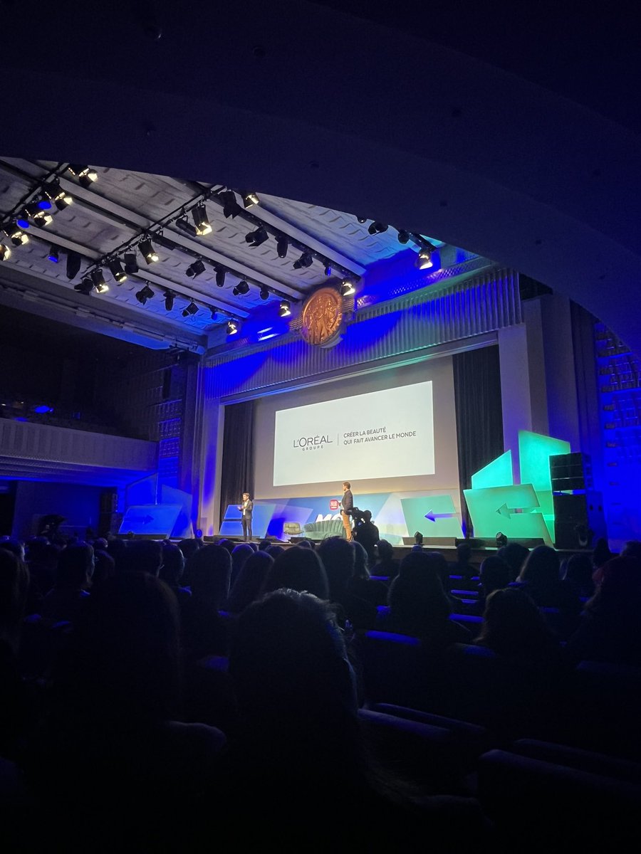 C’est autour de <a href="/lorealparisfr/">L'Oréal Paris France</a> et <a href="/Snapchat/">Snapchat</a> de nous partager leur expérience #HUBFORUM