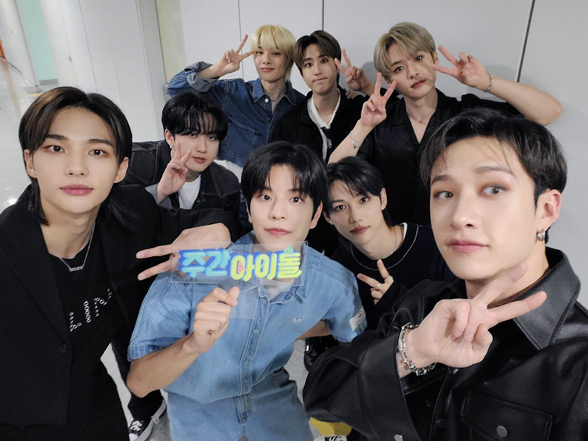 2000JYP's tweet photo. weekly idol 🫂🤍 https://t.co/2IDyElMQYS