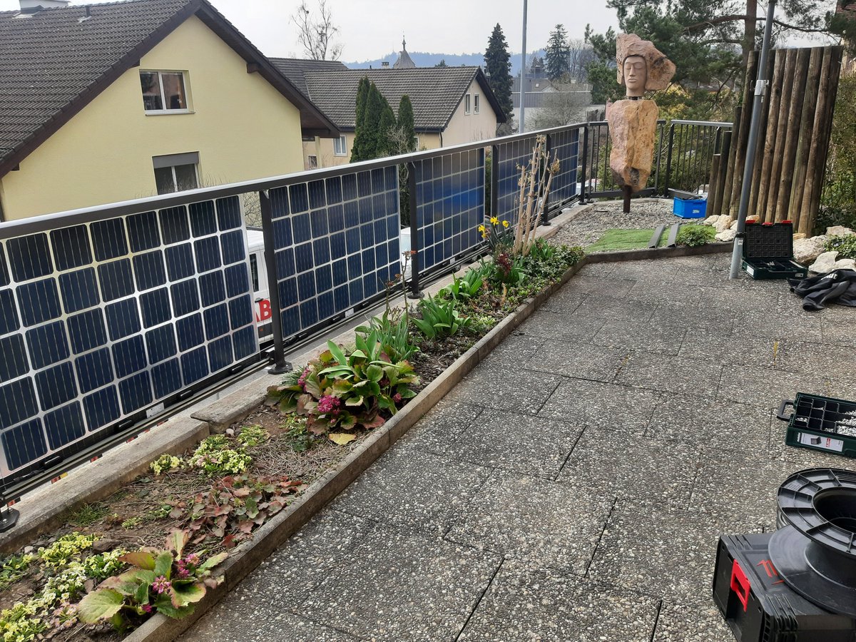 Solargeländer von <a href="/3ssolarswiss/">3S Swiss Solar Solutions AG</a>, klein aber oho! Sieht gut aus und macht erst noch Strom!