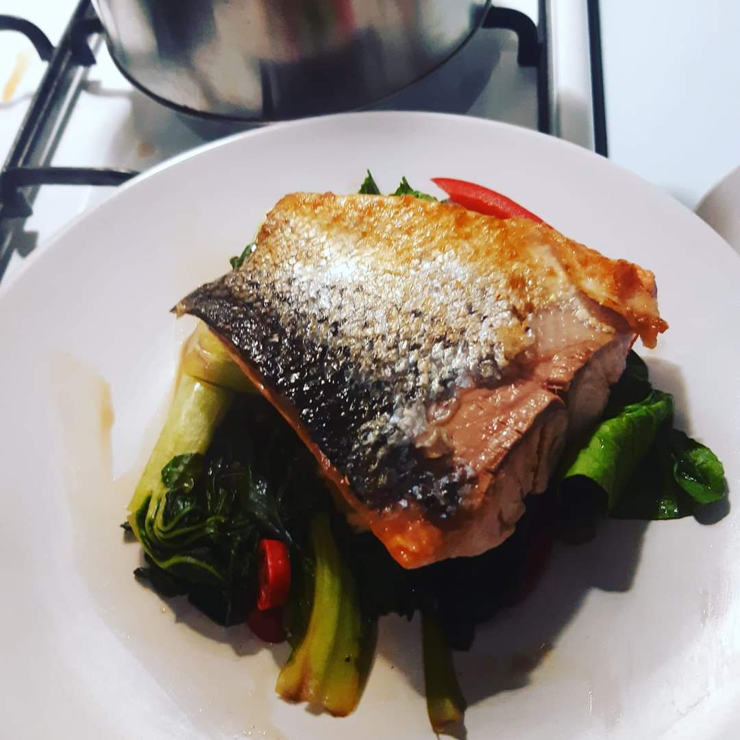 KylieSWine's tweet photo. Baked salmon and steamed vegetables with a chilli and soy sauce. Simple and delicious.
Have a lovely evening everyone. 😊
#SalmonVeggies #ChilliSoy #DinnerDoneRight 😋 https://t.co/xDEPvFoUxx