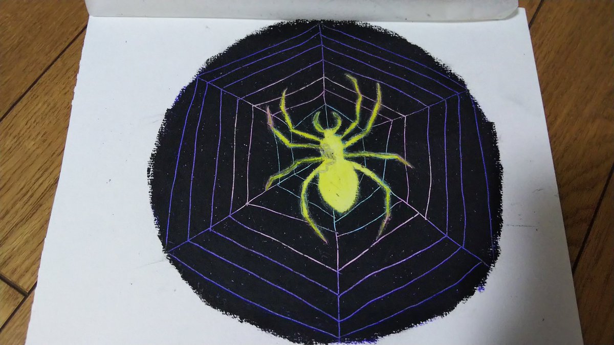 「イラストのクモの巣も載せときます#イラスト #クレヨン #ハロウィン 」|とら はな子のイラスト