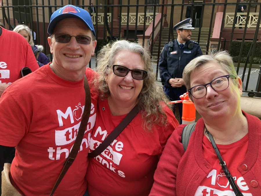 Anncaro1 🙄🤣 tweet media