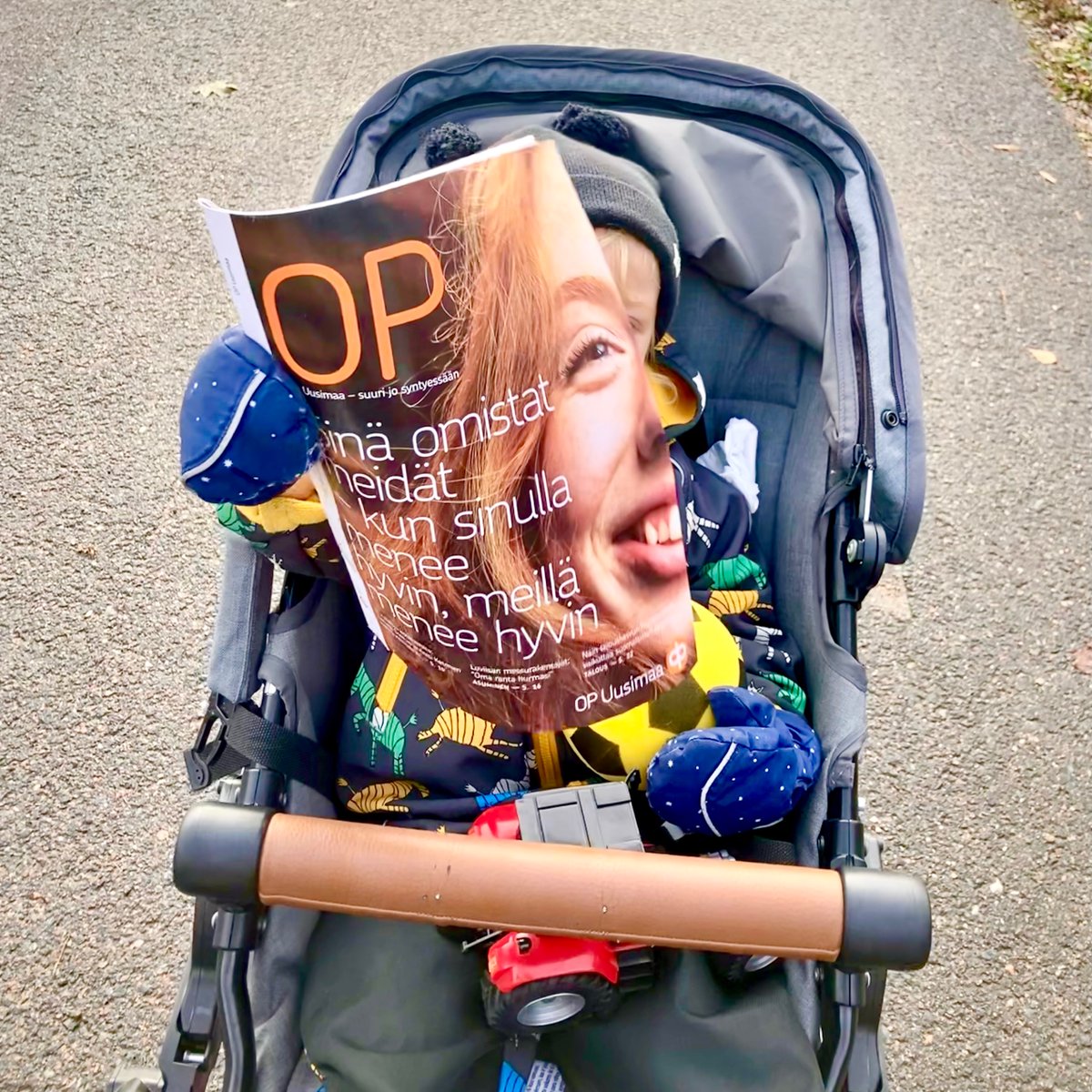 OP_Uusimaa's tweet photo. Onko postiluukkuusi kolahtanut jo OP Uusimaan juhlalehti? 😍 Yli 235 000 lehteä on lähtenyt viime viikkojen aikana matkaan omistaja-asiakkaillemme (yksi per talous). Sisällössä kerromme muun muassa uuden pankin matkasta, rakkaudesta kotiseutuun ja ajankohtaisia talouden näkymiä. https://t.co/7RsLTKTwJp