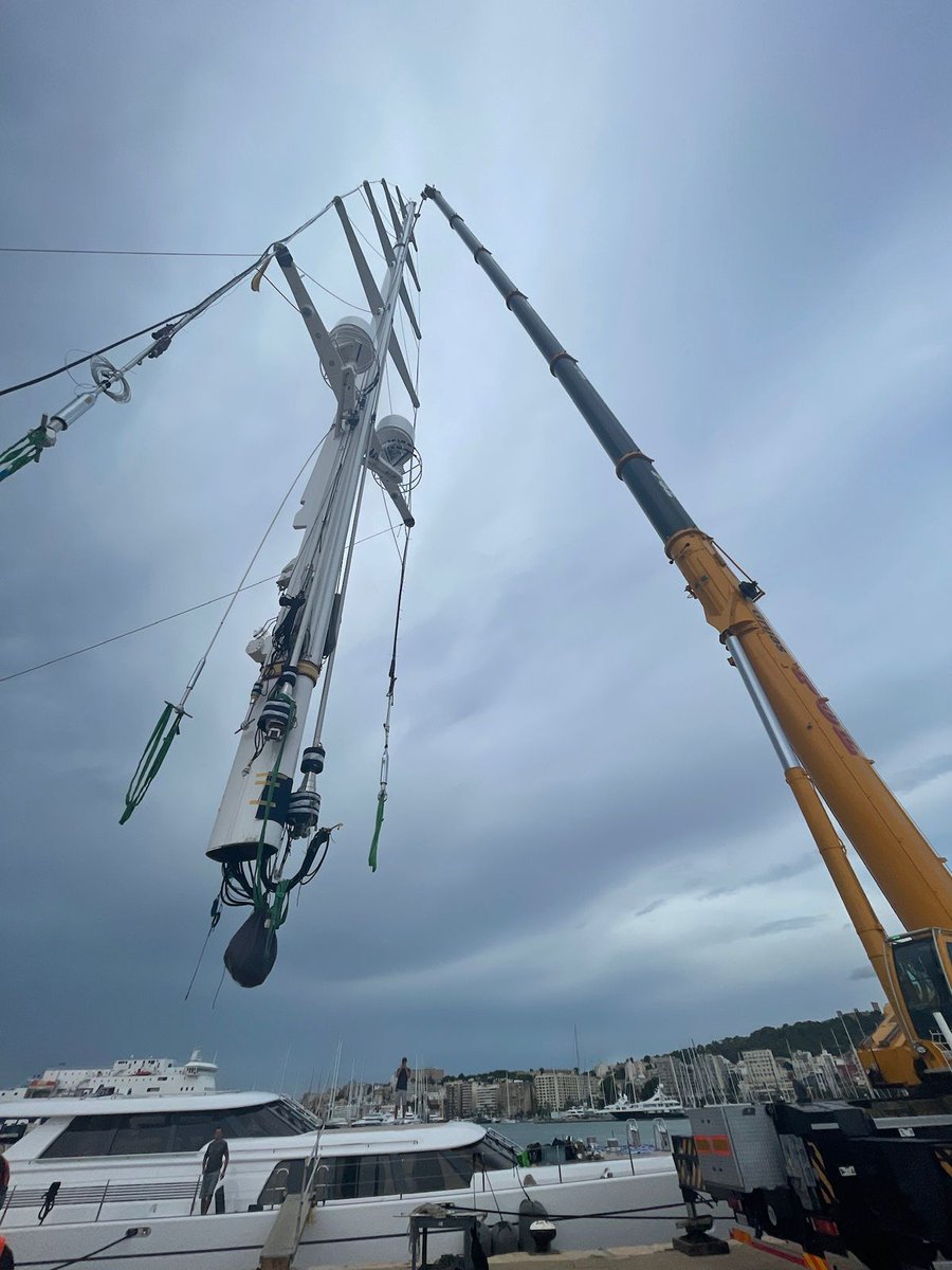 On Friday our #Palma team unstepped the 59m mast of 47m SY Hyperion. At the time of her build, she was the largest sloop ever built.
The team will do a full service on the #mast &amp; replace the majority of her running #rigging.
📩 info@marineresults.com to book your service.