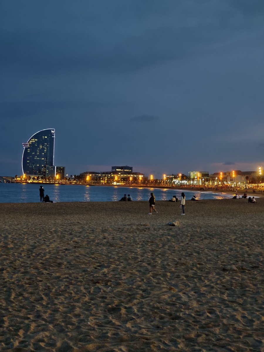 gooljaar's tweet image. Beaches hit different in the evenings

#Barcelonabeach 🏖️