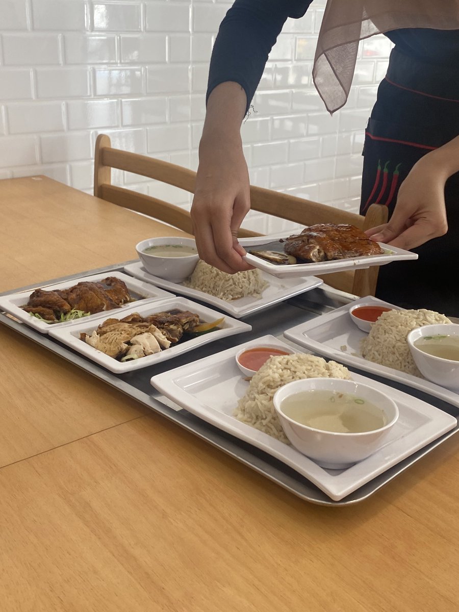 nazrinazhar's tweet photo. @IsaacosmanTV hai bang . nyaman sekali nasi ayam nye. 👍🏾 https://t.co/DbERPMBsHb