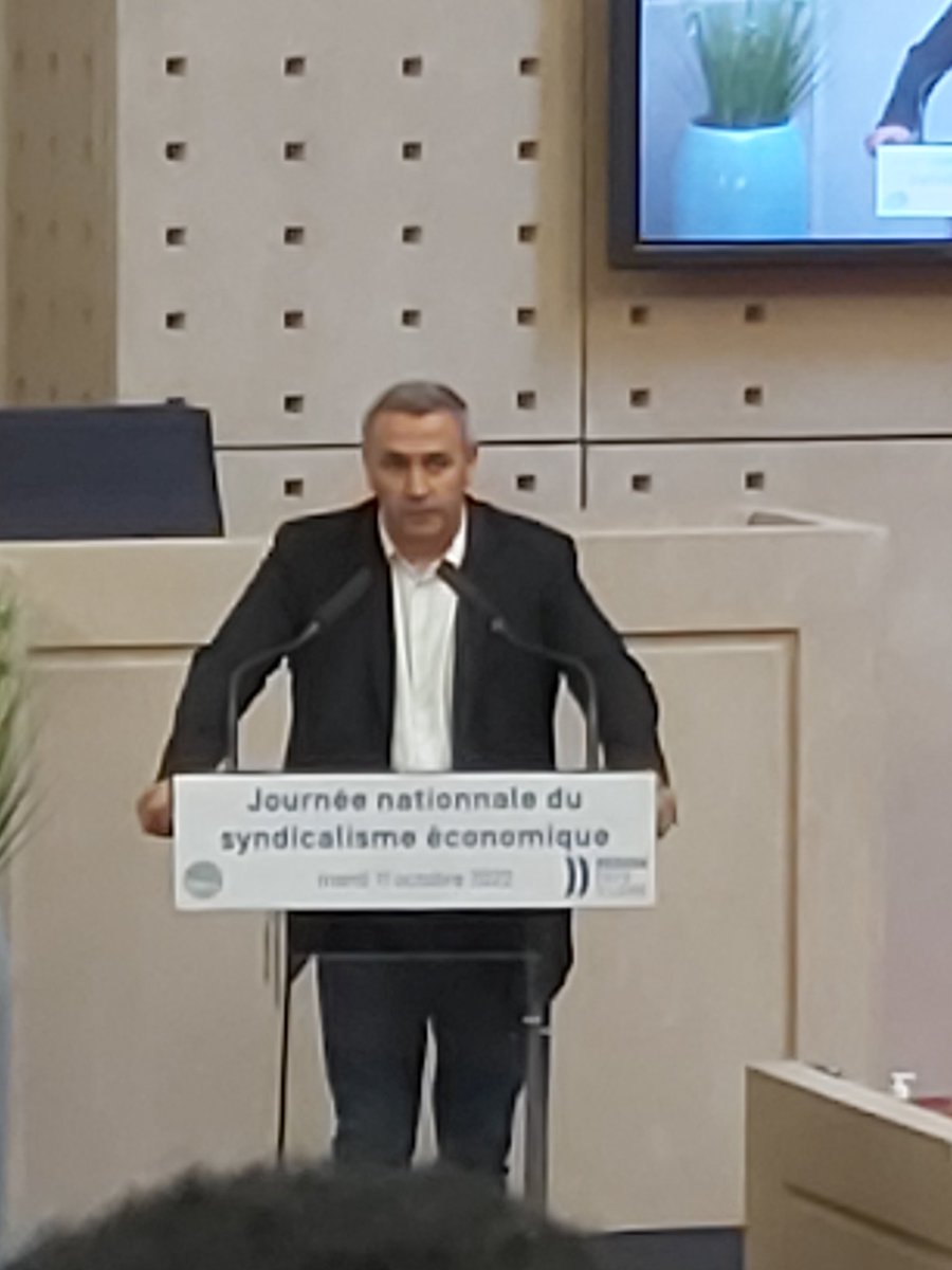 Journée du Syndicalisme économique : <a href="/MickTrichet/">Mickaël Trichet</a> et Jean-Philippe Bouin de la <a href="/FNSEA44/">FNSEA44</a>, Yannick Fialip Pdt Com Eco <a href="/FNSEA/">La FNSEA</a> , accueillent  participants à la 3eme journée nationale = échanges sur les expériences, réussites et difficultés rencontrées. Syndicalisme d de solutions.