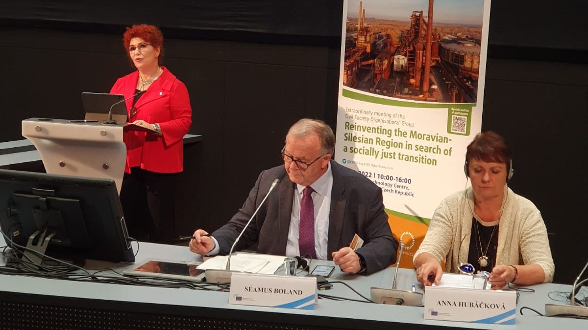 We must be realistic, find pragmatic solutions for the energy transition and share good practice and experiences. We need to provide adequate answers to the impact of the transition on people and businesses, particularly #SMEs. 🗣️@EESC_President Christa Schweng #JustTransition