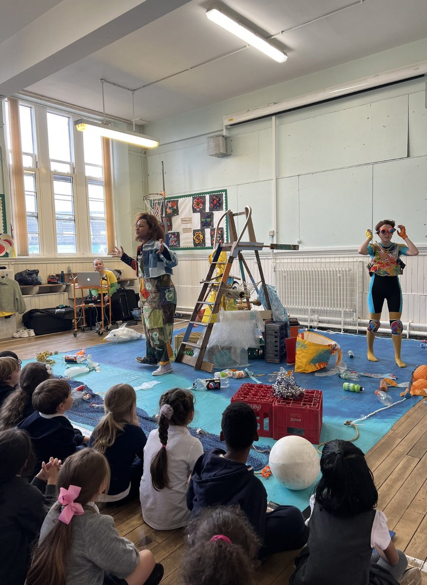 GLA_Airport's tweet image. Our #FlightPathFund has awarded £4,144 to 20 local primary schools enjoy children’s theatre production, ‘Plop! In The Ocean’ with an important environmental message.
 
The play is a collaboration from @HopscotchTC, storyteller Sarah Mooney and artist-researcher Sara Hopfinger.