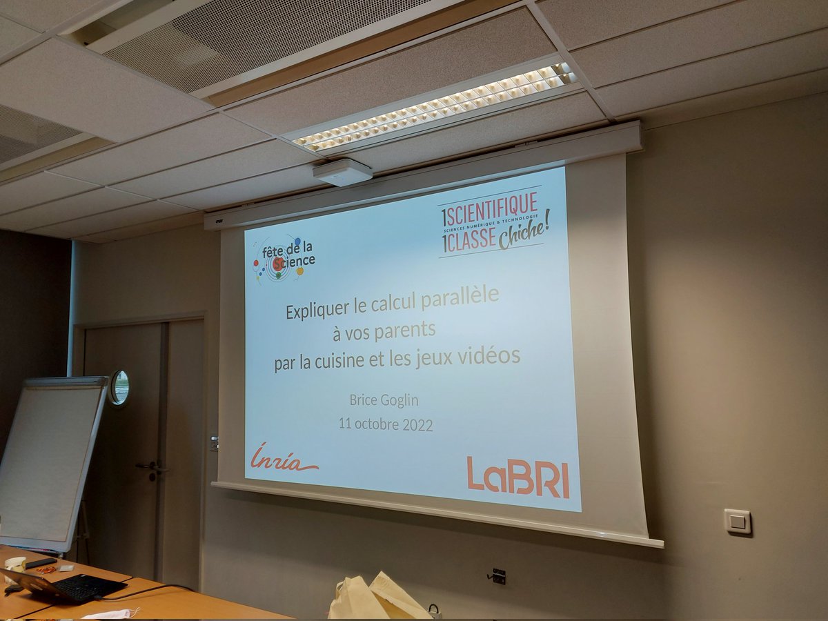 Inria_Bordeaux's tweet image. #FDS2022 La @FeteScience bat son plein chez @Inria_Bordeaux avec le Circuit scientifique Bordelais ! Au programme : ateliers Gang de #neurones de l&apos;équipe Mnemosyne et Qui se ressemble s&apos;assemble de l&apos;équipe Pleiade, et conférence #Chiche de @bgoglin de l&apos;équipe @tadaam_inria !