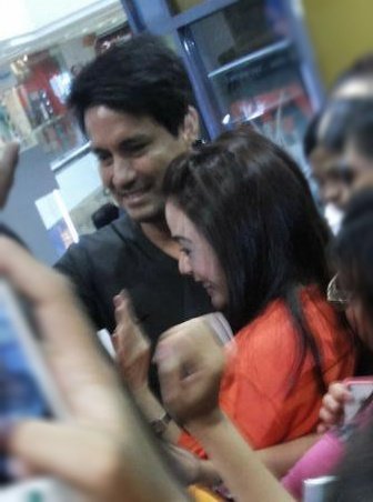chardawngallery's tweet photo. “Goma is very protective” https://t.co/ZkrjEPevsW