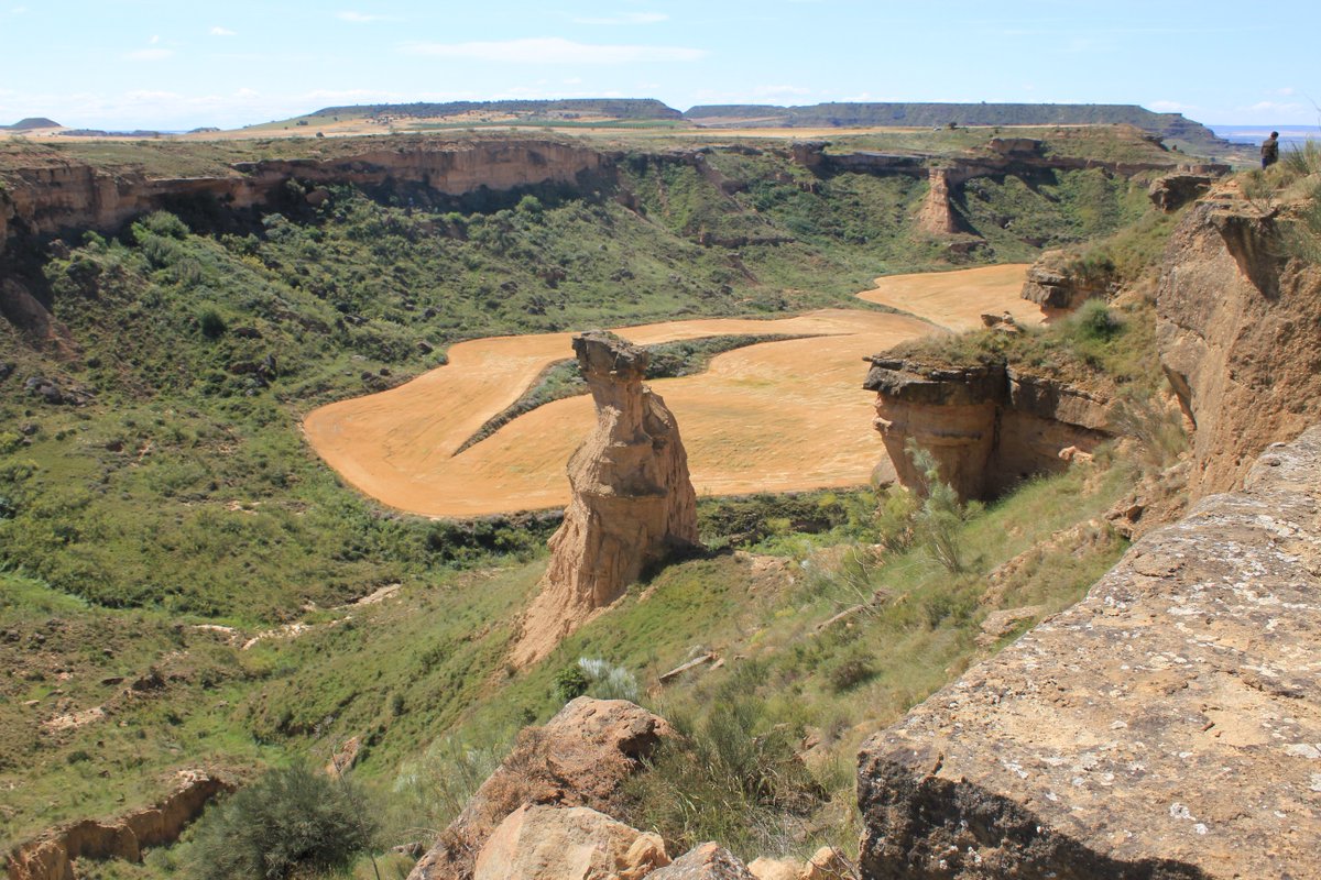 TurismoMonegros's tweet photo. #Fraella, una zona con un gran patrimonio natural, y lleno de rutas (podéis visitar su web: https://t.co/PS56h99BHW). https://t.co/B2Vw4jn7YT