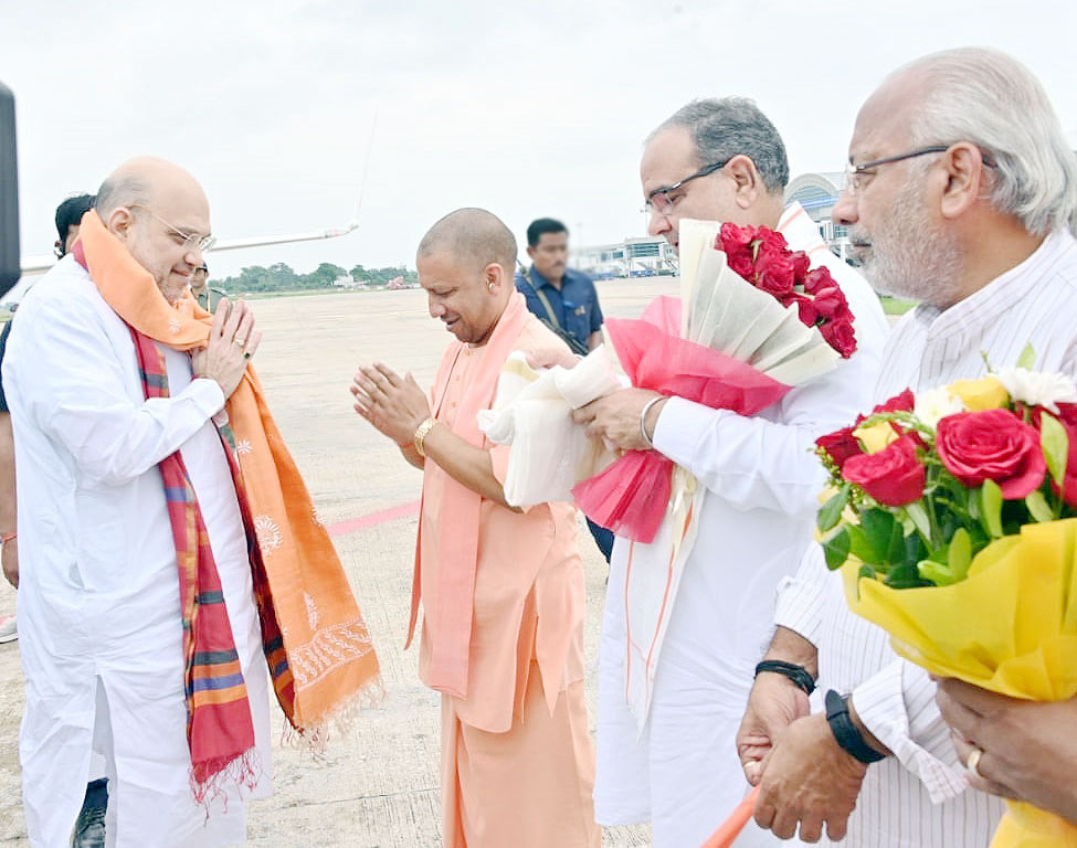 myogiadityanath's tweet photo. आज बाबा श्री विश्वनाथ जी की पावन नगरी में माननीय केंद्रीय गृह एवं सहकारिता मंत्री श्री अमित शाह जी का हार्दिक स्वागत और अभिनंदन किया।

@AmitShah https://t.co/xUs0TEVblv