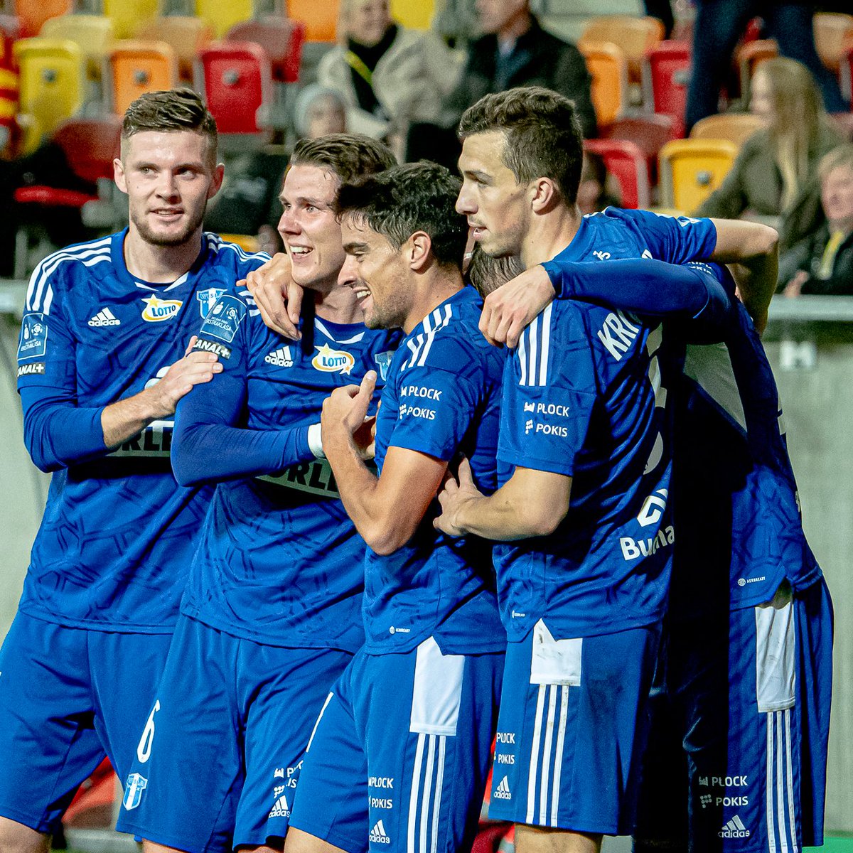 🔝 @davox9 pierwszym zawodnikiem w tym sezonie <a href="/_Ekstraklasa_/">PKO BP Ekstraklasa</a> z 🔟 punktami w klasyfikacji kanadyjskiej (8⃣⚽ + 2⃣🅰) ✌️

#BravoDavo 👏